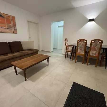 Duesseldorf-messe-krefeld-linn Luxury * קרפלד