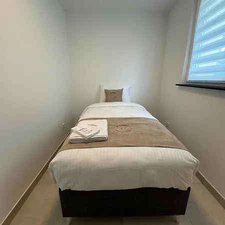 Duesseldorf-messe-krefeld-linn Luxury * Krefeld